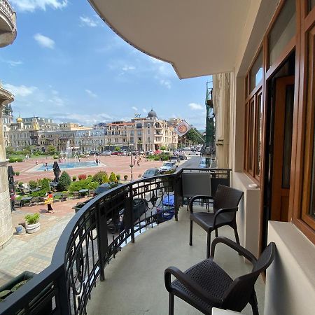 Cozy Studio On Europe Square Batumi Exterior photo