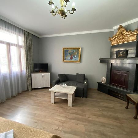 Cozy Studio On Europe Square Batumi Exterior photo