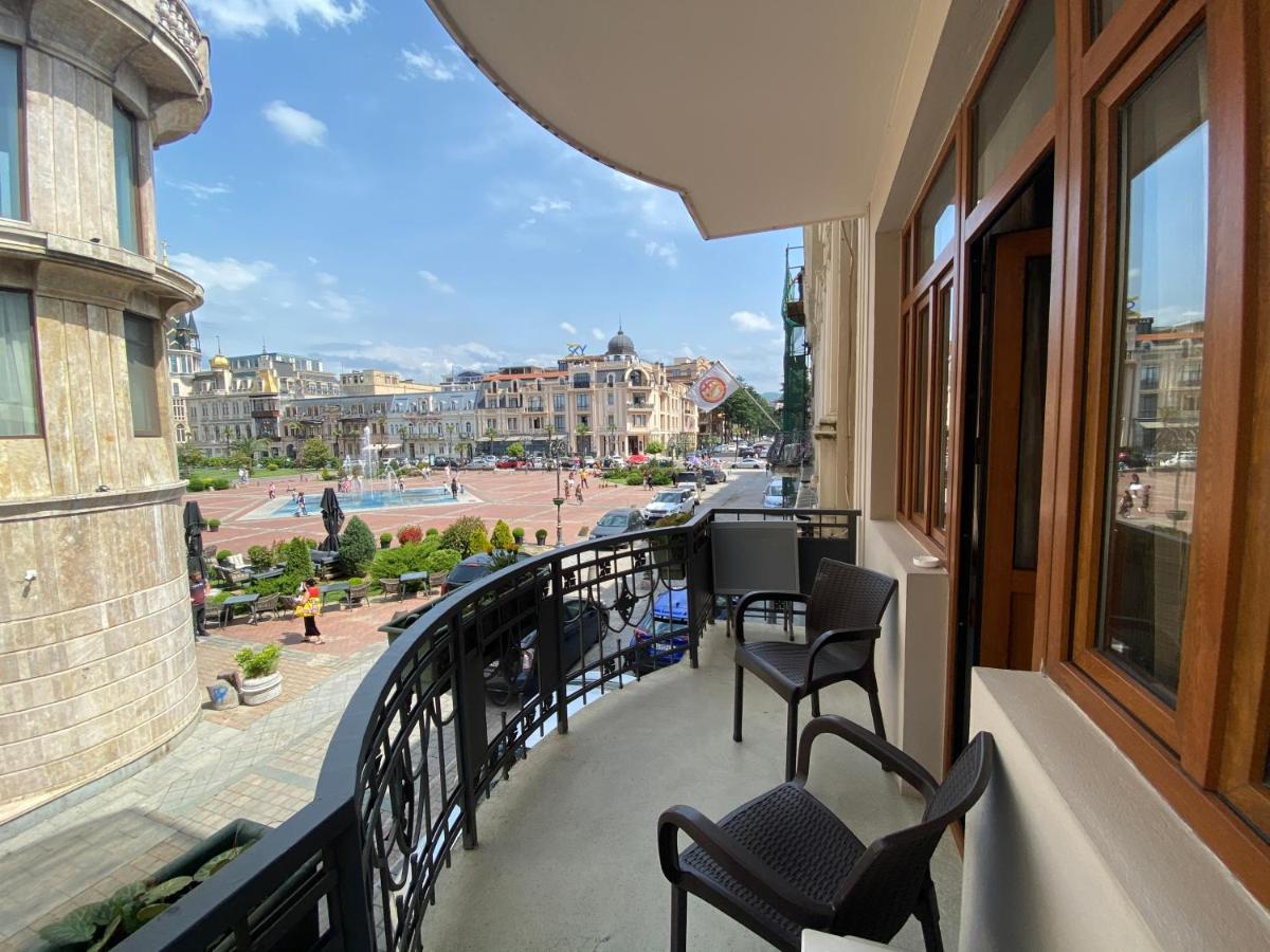 Cozy Studio On Europe Square Batumi Exterior photo
