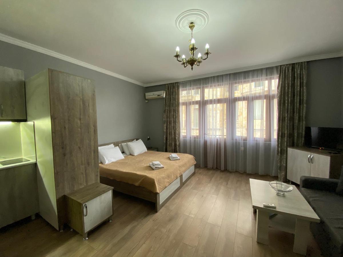Cozy Studio On Europe Square Batumi Exterior photo