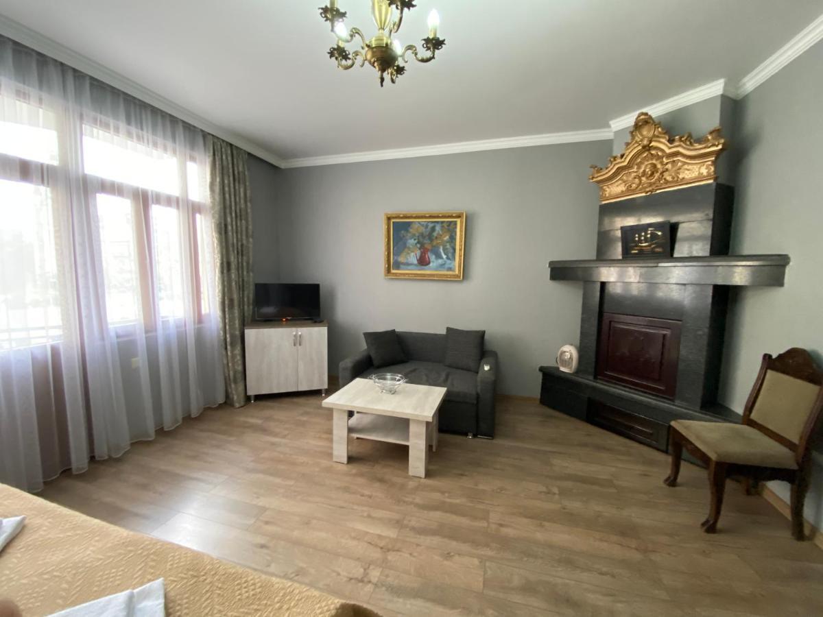 Cozy Studio On Europe Square Batumi Exterior photo