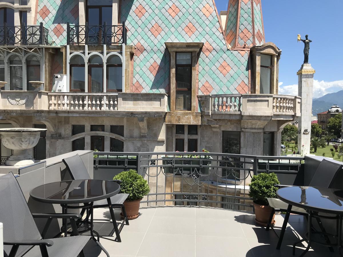 Cozy Studio On Europe Square Batumi Exterior photo