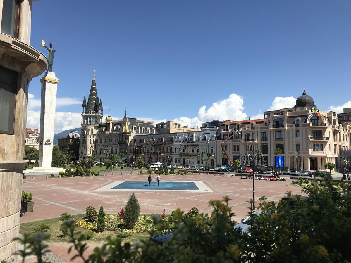 Cozy Studio On Europe Square Batumi Exterior photo