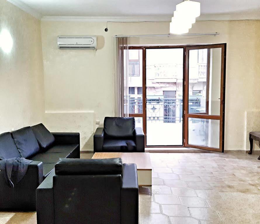Cozy Studio On Europe Square Batumi Exterior photo