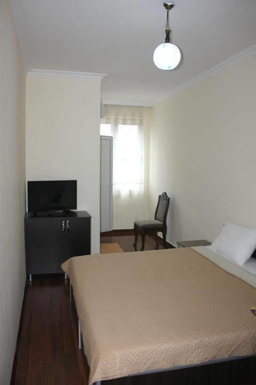 Cozy Studio On Europe Square Batumi Exterior photo